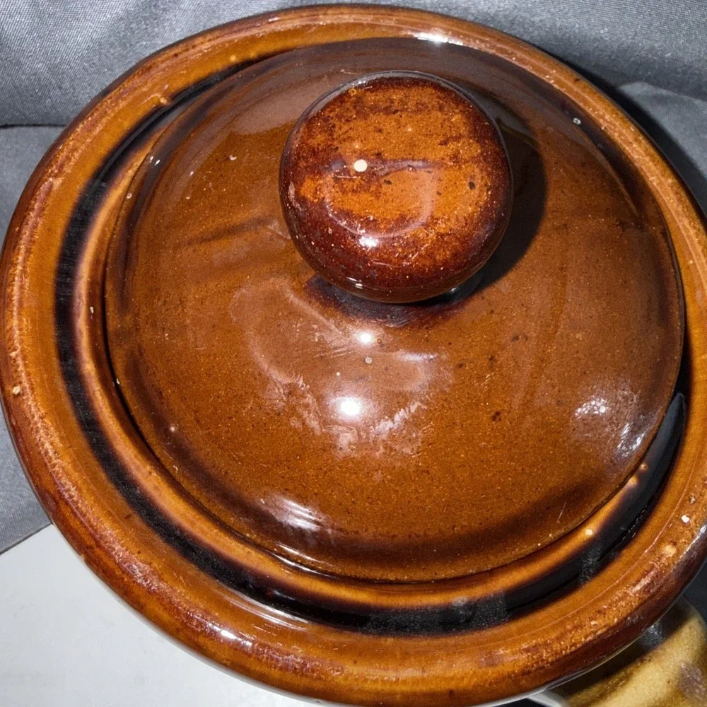 Set Of 4 Vintage brown-glazed French onion soup bowls With Lids